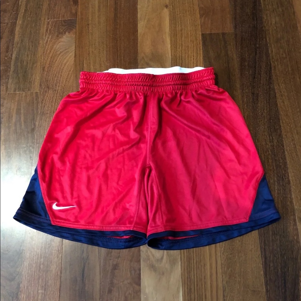 Nike Team Shorts. Size: M